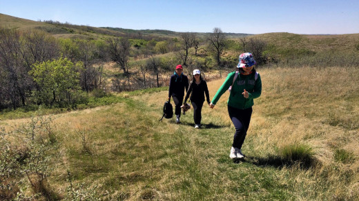 2015-05-18 14.33.15 EDIT 1200px | Marching along the trail