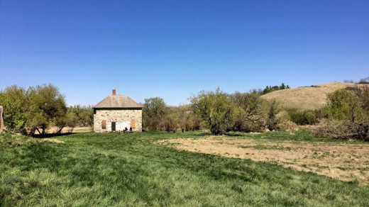 2015-05-18 15.24.40 EDIT 1200px | Nicholle farmhouse from the direction of the barn.