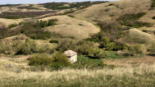 2015-05-18 15.51.12 EDIT 1200px | The Nicholle farmhouse from the top of an adjacent hill.