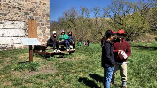 2015-05-18_1085 EDIT 1200px | We stop for a rest at the old stone house.