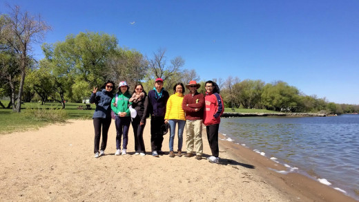 2015-05-19_0969 EDIT 1200px | With a large chunk of driftwood serving as a tripod, we were able to take a group photo.